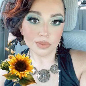 Meet your Posher, Amelia